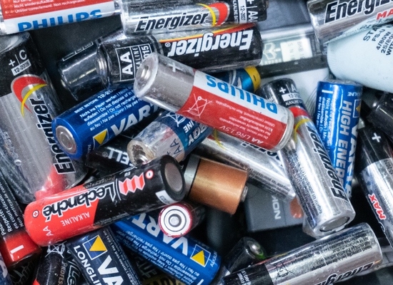 Bei uns werden Batterien und Akkus fachgerecht entsorgt
